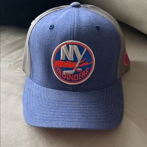 Islanders flex hat